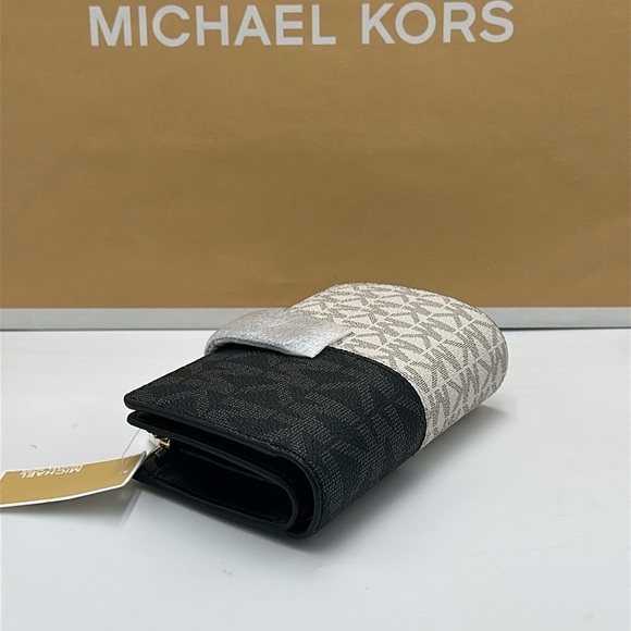 Michael Kors Jet Set Medium Two-Tone
Logo Wallet
Wallet
Color: Black Multi - Picture 10 of 12